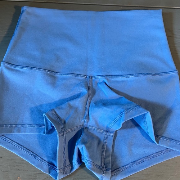 Lululemon Aero Blue Wunder Train HR Short 4”Size 4